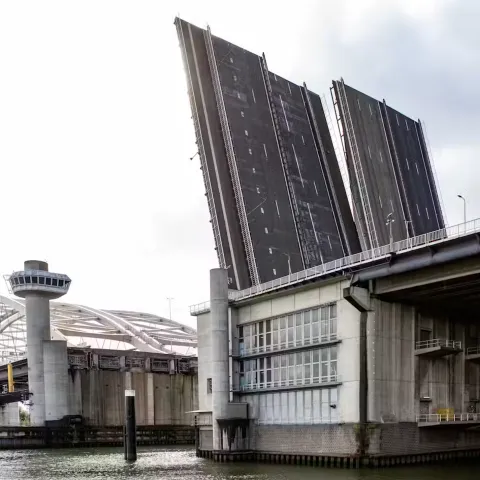 Van Brienenoordbrug (© Kloet Fotografie).