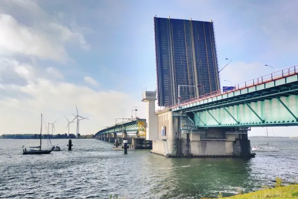 Haringvlietbrug